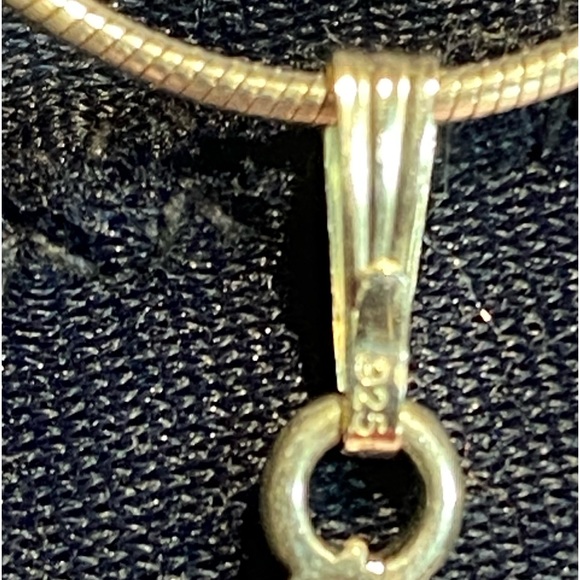 Sterling Silver Fleur-de-lis Pendant & Chain - Picture 9 of 16